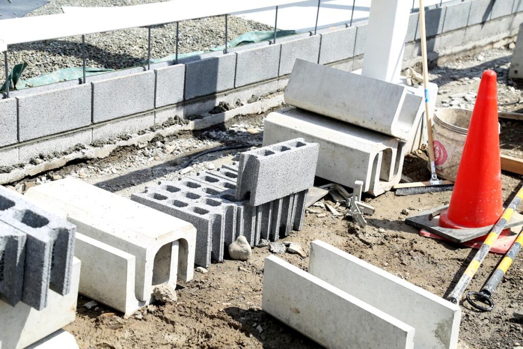 フェンス工事の基礎にブロックを使うメリットについて 